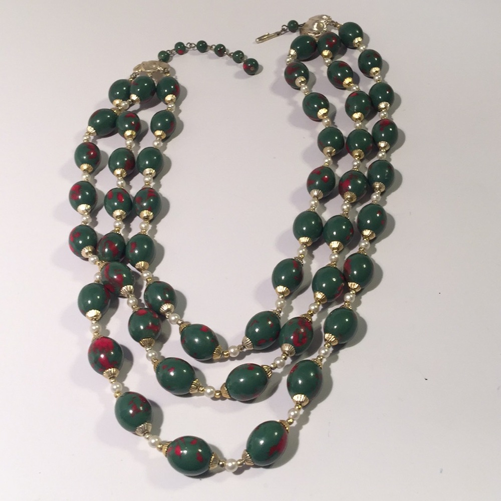 Vintage Hong Kong green beaded  necklace